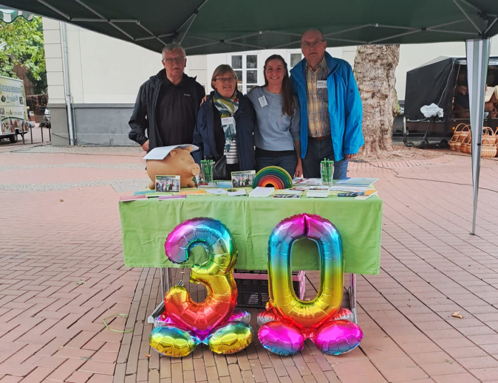 Markstand mit Luftballon 30 Jahre - Das Hospiz in Frechen wird 30 – und das feiern wir!